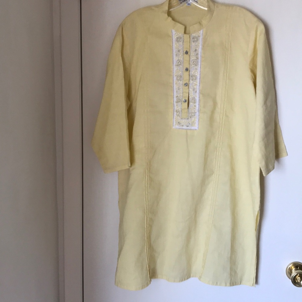 Vintage ladies tunic top. Mandarin collar
